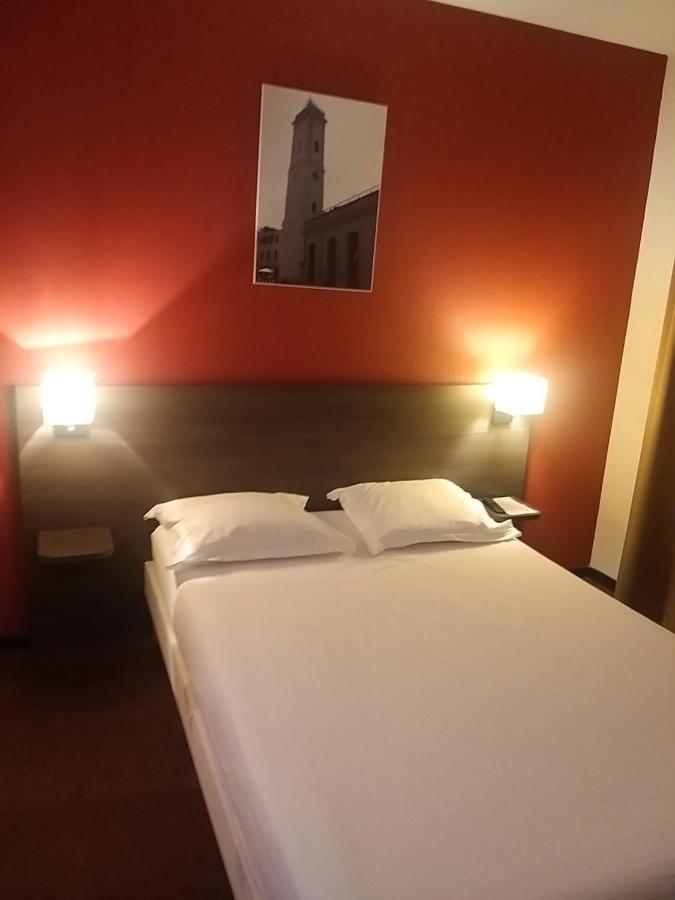 Studio Privatif Dans Hotel Residence Nimes Gare Exterior foto